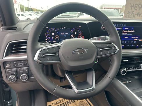 Used 2025 Chevrolet Suburban Z71 w/ Z71 Off-Road Package image 14