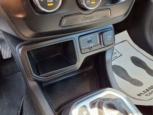 Used 2020 Jeep Renegade Sport FWD image 19