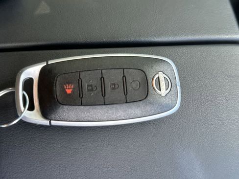 Used 2023 Nissan Rogue SV image 28