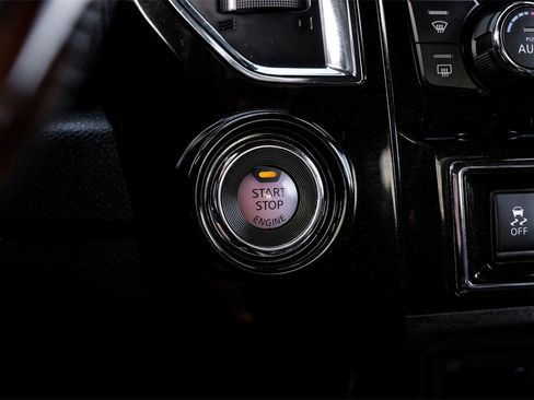 Used 2020 Nissan Titan Platinum Reserve w/ Moonroof Package image 18