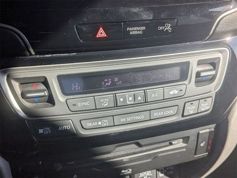 Used 2022 Honda Pilot Touring image 23