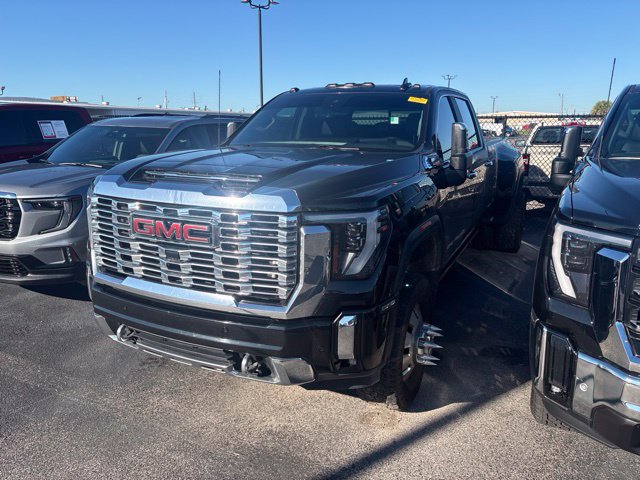 Used 2024 GMC Sierra 3500 Denali w/ Denali Reserve Package AWD/4WD image 1