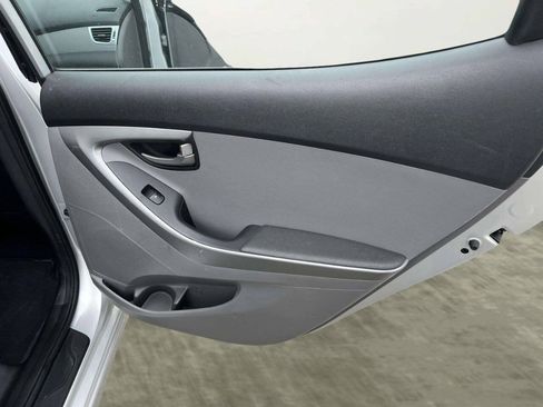 Used 2016 Hyundai Elantra SE FWD image 12