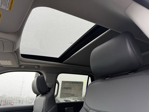 New 2026 Ford Expedition Active image 22