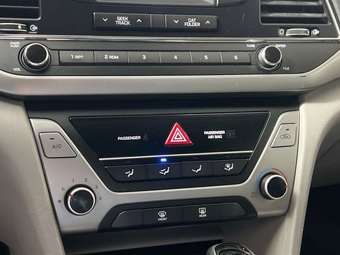 Used 2017 Hyundai Elantra SE image 23