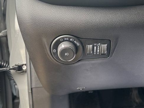 Used 2022 Jeep Compass Limited image 18