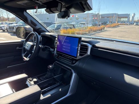 Used 2025 Toyota Sequoia Platinum image 15