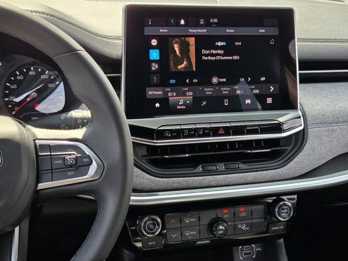 Used 2024 Jeep Compass Latitude image 24