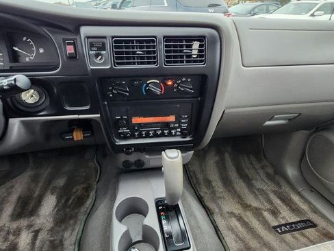 Used 2003 Toyota Tacoma 2WD Regular Cab image 12