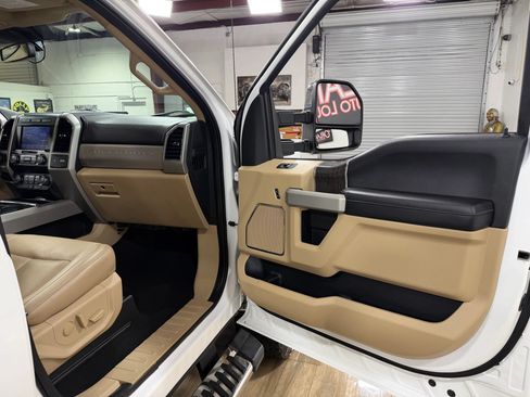 Used 2020 Ford F250 Lariat w/ Lariat Ultimate Package AWD/4WD image 19
