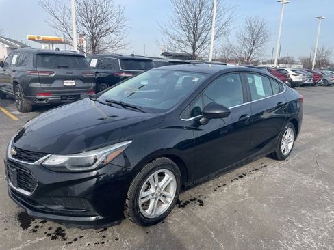 Used 2018 Chevrolet Cruze LT w/ Convenience Package image 5
