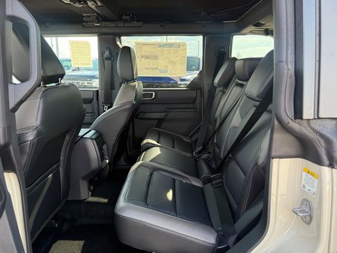 New 2025 Ford Bronco Outer Banks w/ Sasquatch Package image 9