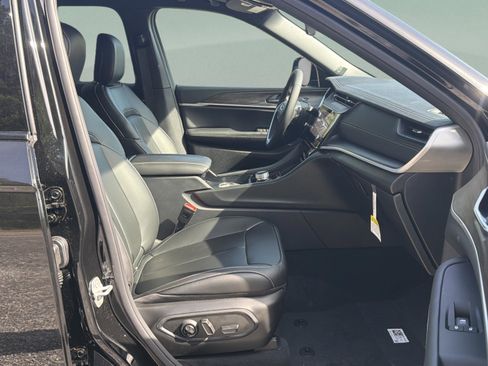 New 2026 Jeep Grand Cherokee L Limited RWD image 24