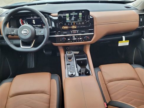 New 2025 Nissan Pathfinder Platinum image 10