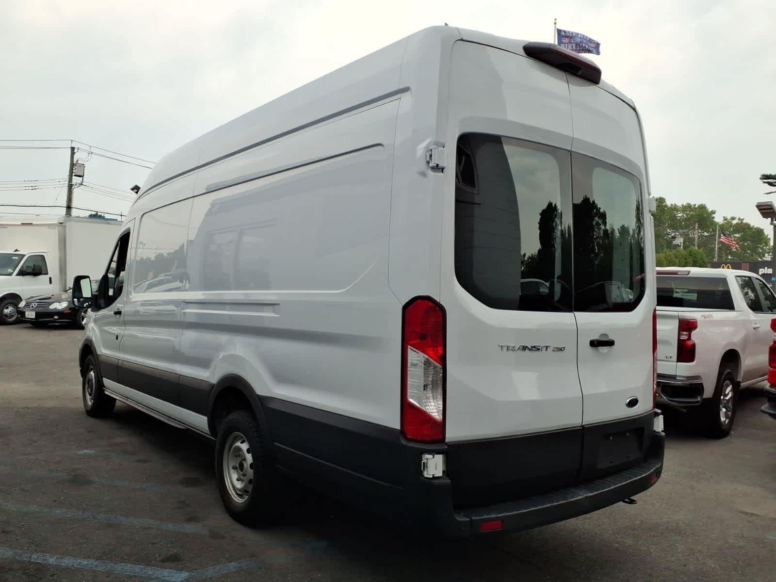 Used 2023 Ford Transit 250 148 High Roof Extended w/ Load Area Protection Package RWD image 4