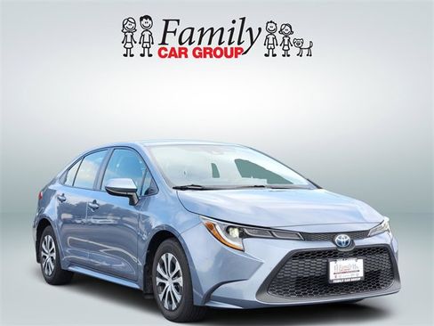 Used 2022 Toyota Corolla LE image 2