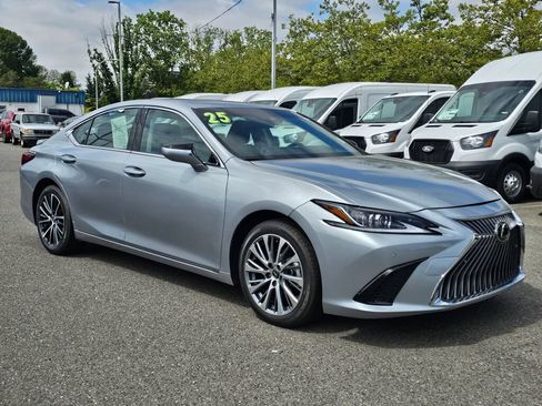 Used 2025 Lexus ES 300h w/ Premium Package FWD image 3