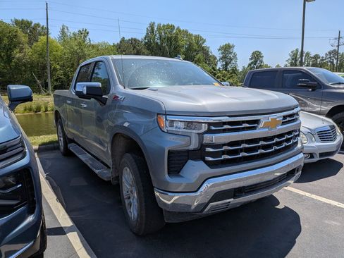 Used 2025 Chevrolet Silverado 1500 LTZ w/ Technology Package AWD/4WD image 3