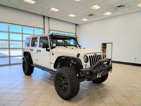 Used 2016 Jeep Wrangler Unlimited Sahara image 7