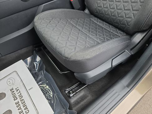 Used 2025 Nissan Kicks SV image 31