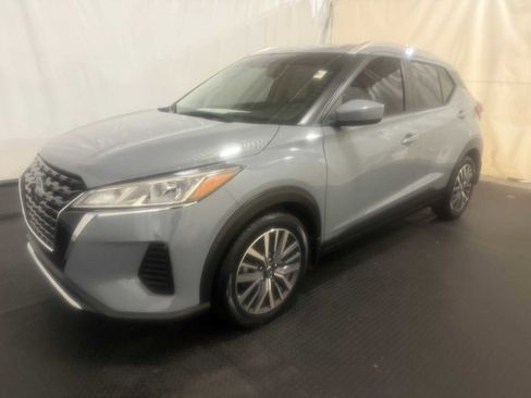 Used 2021 Nissan Kicks SV image 1