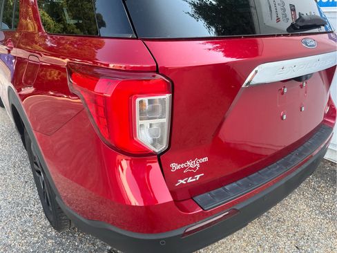 Used 2023 Ford Explorer XLT AWD/4WD image 17