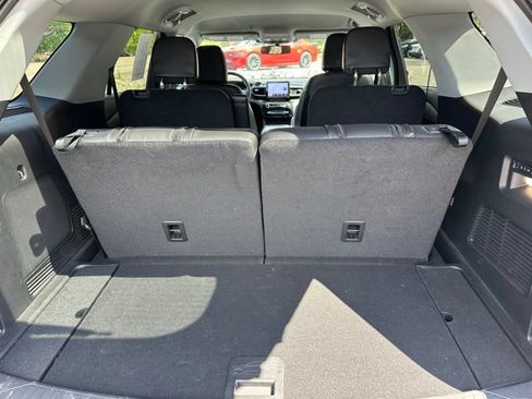 Used 2022 Ford Explorer Limited w/ Equipment Group 301A AWD/4WD image 19