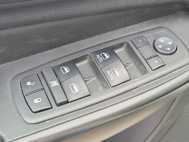 Used 2019 Jeep Cherokee Trailhawk AWD/4WD image 17