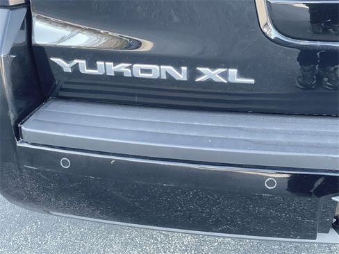 Used 2018 GMC Yukon XL SLT image 32