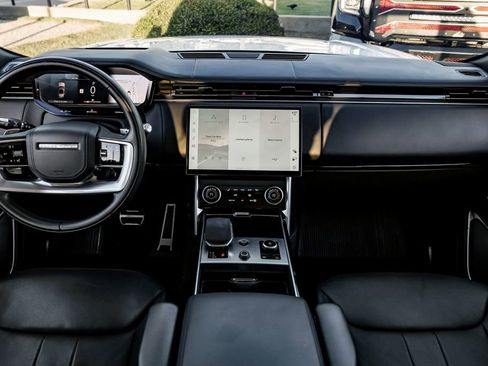 Used 2022 Land Rover Range Rover SE image 9