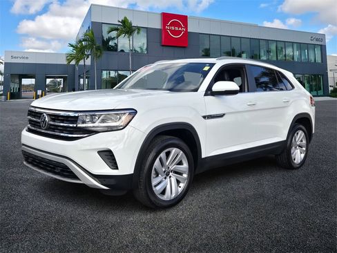 Used 2021 Volkswagen Atlas Cross Sport SE w/ Panoramic Sunroof Package image 3