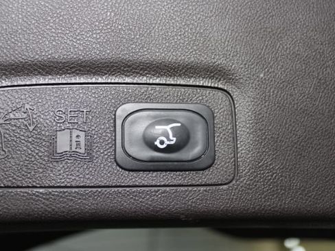 Used 2019 Lincoln MKC Premiere FWD image 19