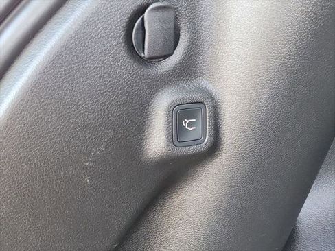 Certified 2023 Jeep Compass Latitude w/ Sun and Sound Group image 17