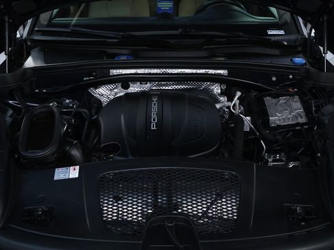 Used 2019 Porsche Macan image 41