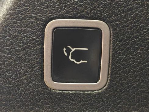 Used 2017 Chrysler Pacifica Limited FWD image 41