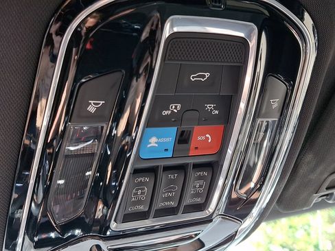 Used 2023 Jeep Grand Cherokee Summit AWD/4WD image 32