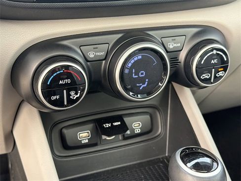 Used 2023 Hyundai Venue SEL image 31