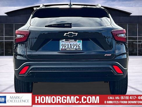 Used 2025 Chevrolet Trax RS w/ Sunroof Package FWD image 5