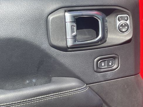 Used 2018 Jeep Wrangler Unlimited Sahara AWD/4WD image 14