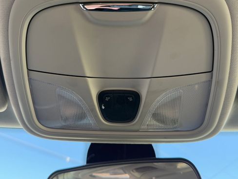 Used 2019 Jeep Cherokee Latitude w/ Popular Appearance Group image 31