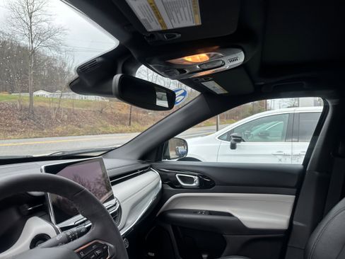 Used 2024 Jeep Compass Limited w/ Sun and Sound Group image 33