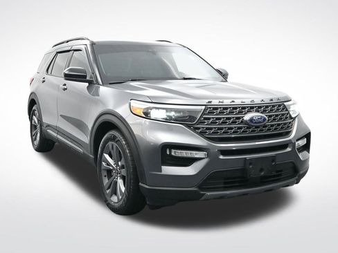 Used 2022 Ford Explorer XLT w/ Equipment Group 202A image 3