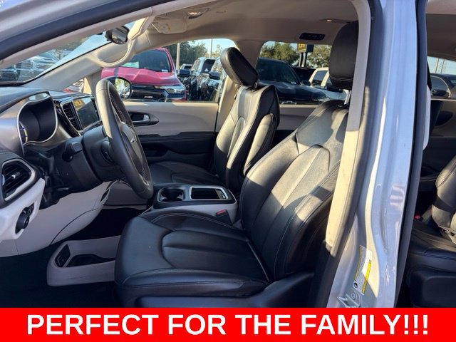 Used 2024 Chrysler Pacifica Limited FWD image 13