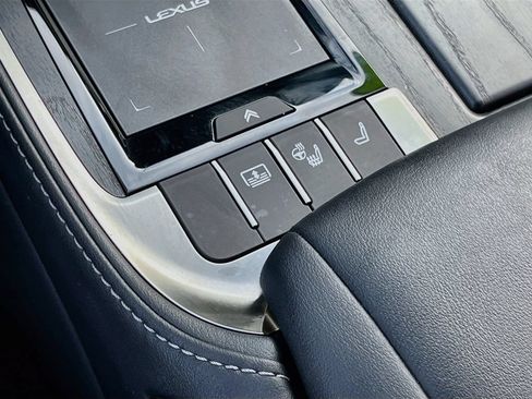 Used 2022 Lexus LS 500 w/ Accessory Package (Z2) RWD image 20