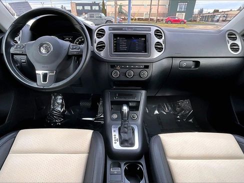 Used 2017 Volkswagen Tiguan S image 17