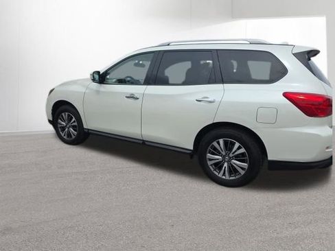 Used 2019 Nissan Pathfinder SV w/ SV Tech Package AWD/4WD image 8