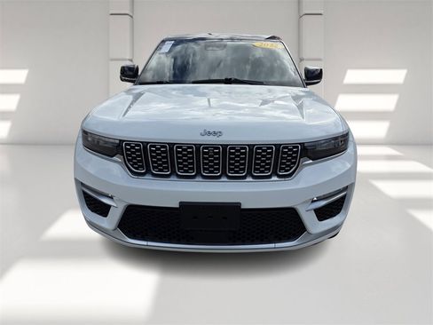 Used 2022 Jeep Grand Cherokee Summit image 2