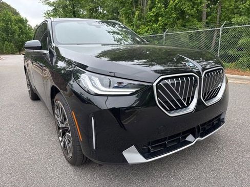 Used 2025 BMW X3 xDrive30i w/ Premium Package AWD/4WD image 3
