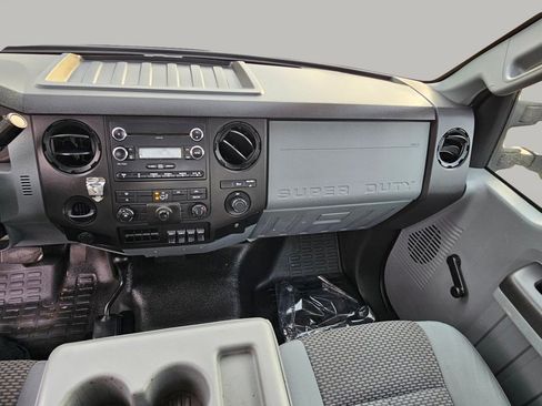 Used 2013 Ford F250 XL w/ XL Value Pkg image 2