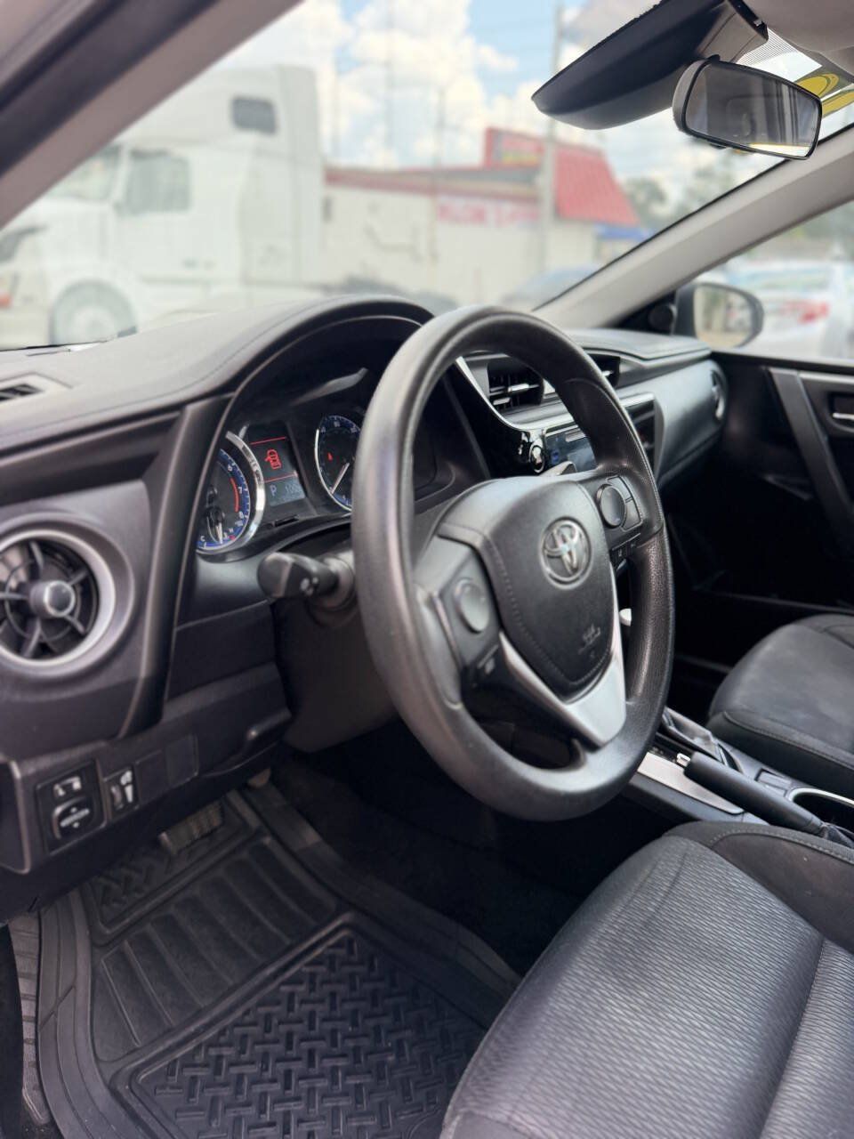Used 2019 Toyota Corolla LE FWD image 14